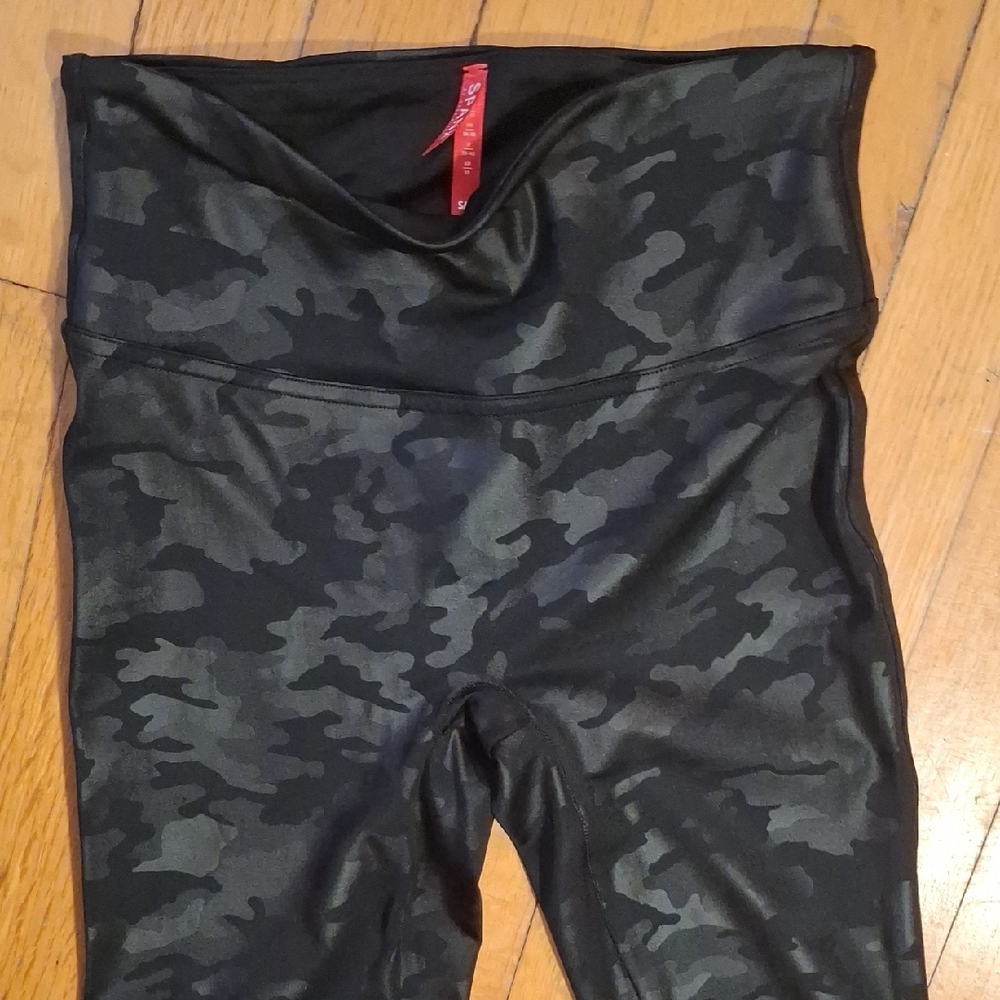 SPANX Dark Camouflage Leggings Full Length